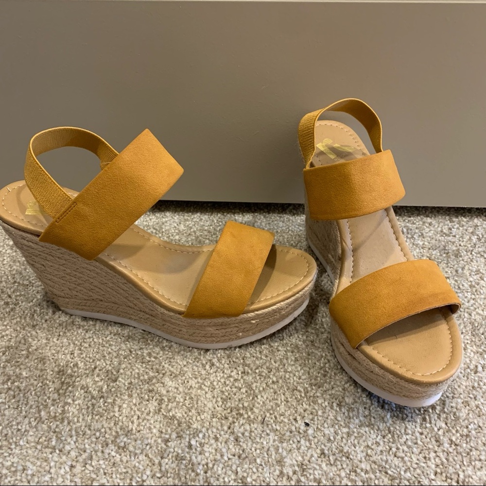 Mustard Wedges - Picture 2 of 8